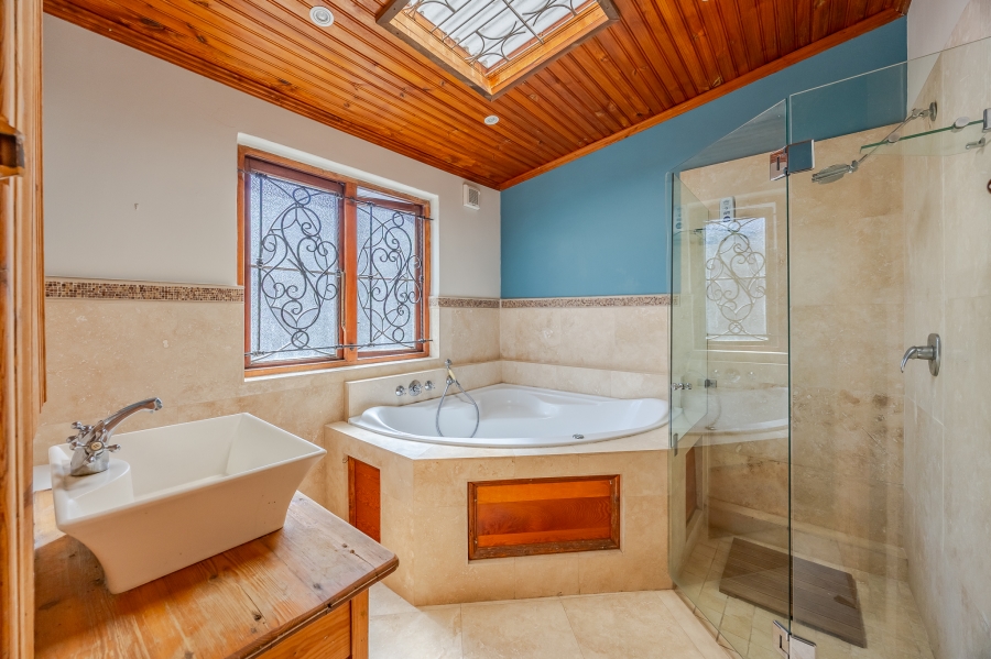 4 Bedroom Property for Sale in Woodstock Western Cape